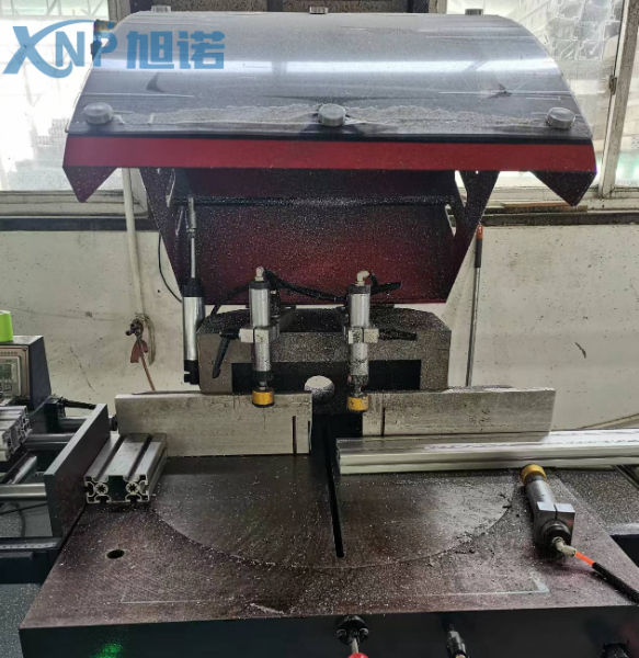 工業(yè)鋁型材切割.jpg 工業(yè)鋁型材切割.jpg