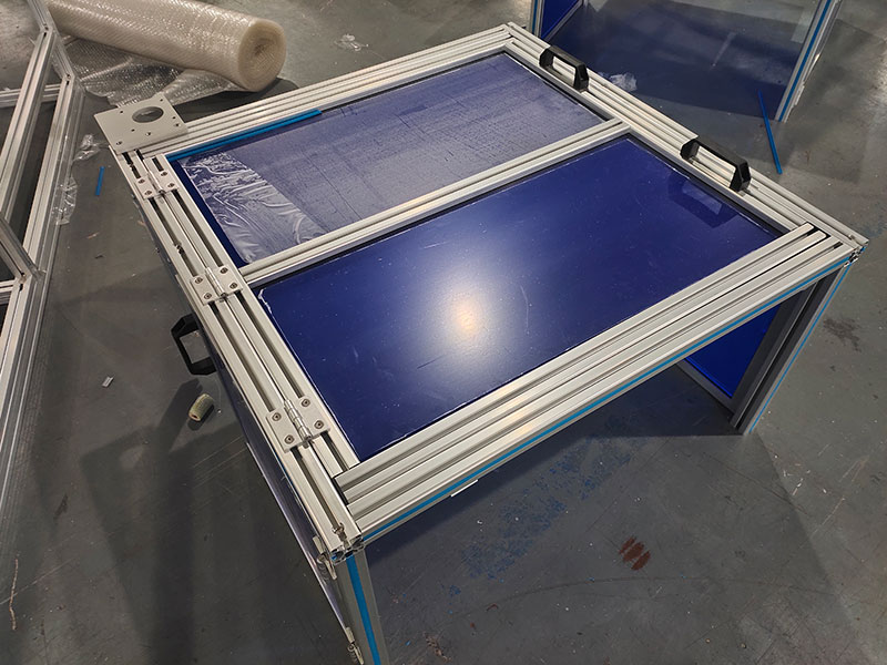 帶氣彈簧的設備防護罩