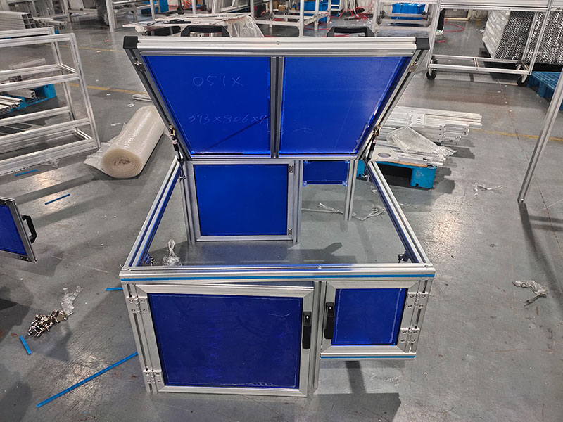 帶氣彈簧的設備防護罩