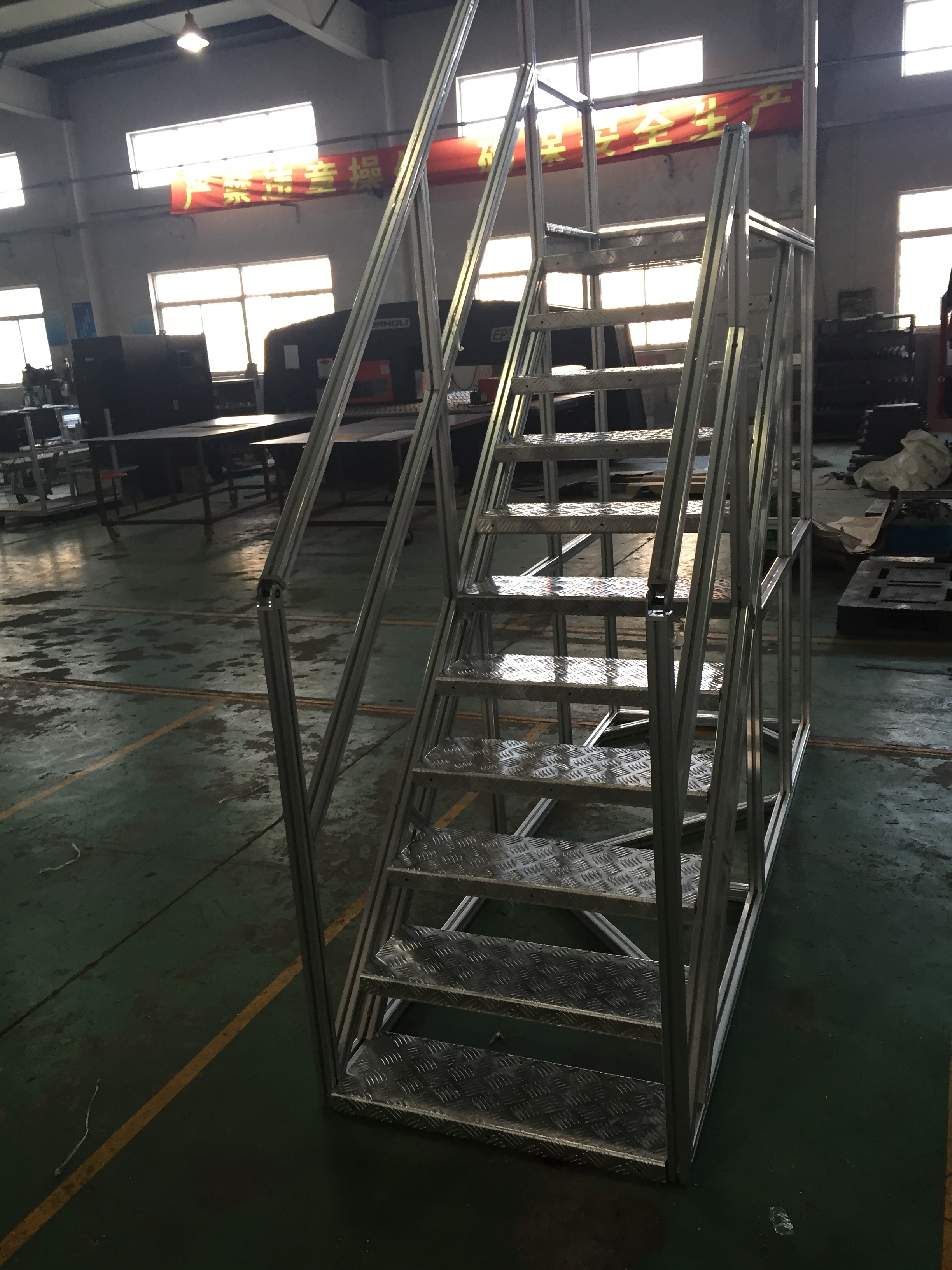 工業(yè)鋁型材維修塢